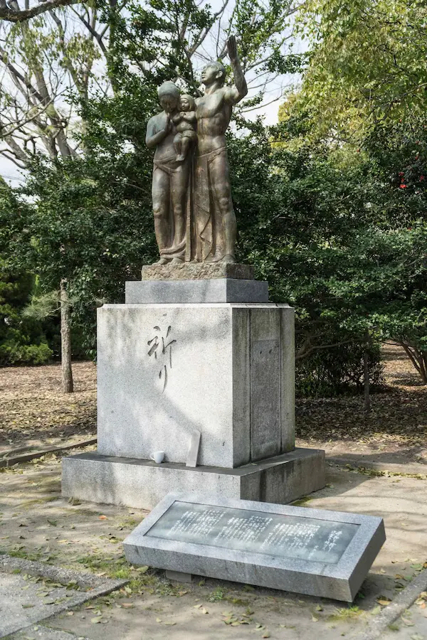 Monument of Prayer (1)